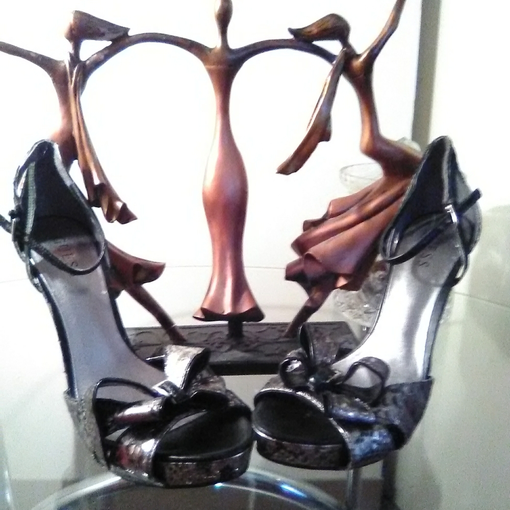 Guess Heels - Picture 5 of 5